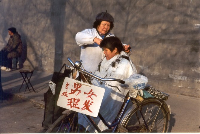 Parrucchiere in Cina, 2000