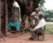 Parrucchiere in Birmania, 2001