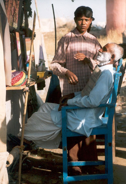 Parrucchiere in India, 2003