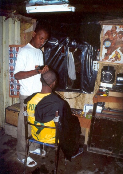 Parrucchiere in Mali, 2003